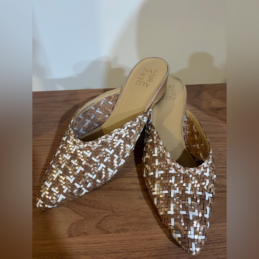 Naturalizer Woven Tan, Gold, and White Mules 8.5 Shiny Woven Flat Pointy Toe